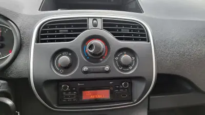 Renault TRAFIC L2H1 125CV 2019 - 19900 EUR, 106110 km - AUTO.MOTO.pt - 106110km - foto 15 de 24