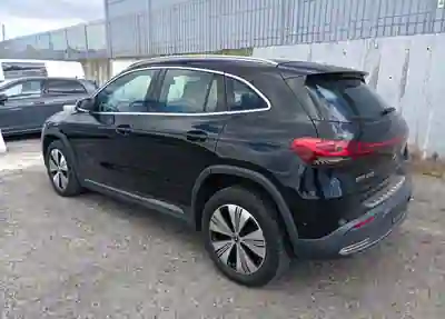 Mercedes-Benz EQA 2021 - 23000 EUR, 185000 km - AUTO.MOTO.pt - 185000km - foto 3 de 9