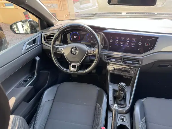 Volkswagen Polo 2018 - 14900 EUR, 186328 km - AUTO.MOTO.pt - 186328km - foto 19 de 32