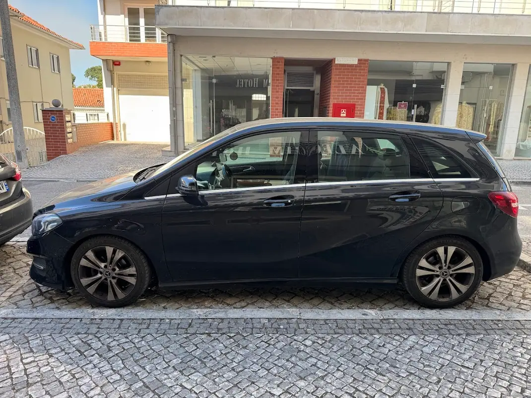 Mercedes-Benz B 180 2018 - 14500 EUR, 106000 km - AUTO.MOTO.pt - 106000km - foto 6 de 10