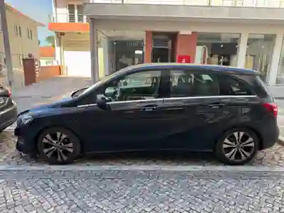Mercedes-Benz B 180 2018 - 14500 EUR, 106000 km - AUTO.MOTO.pt - 106000km - foto 6 de 10