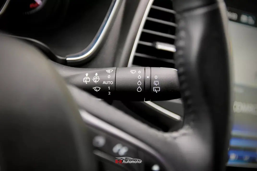 Renault Talisman Sport Tourer 2016 - 14750 EUR, 104000 km - AUTO.MOTO.pt - 104000km - foto 31 de 46