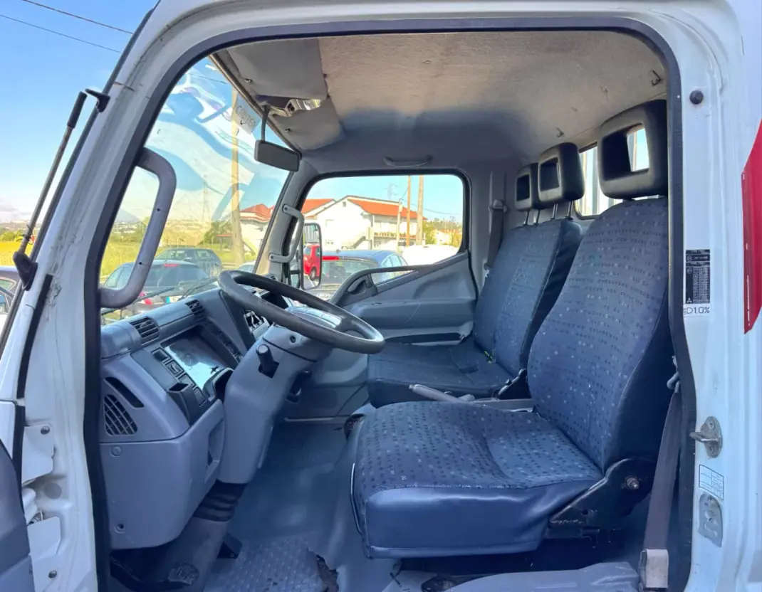 Mitsubishi Canter 3.0 Di-D Tribasculante 2010 - 11940 EUR, 500000 km - AUTO.MOTO.pt - 500000km - foto 10 de 14