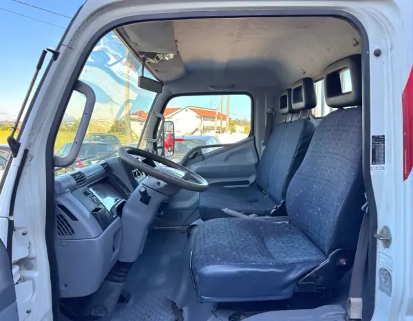 Mitsubishi Canter 3.0 Di-D Tribasculante 2010 - 11940 EUR, 500000 km - AUTO.MOTO.pt - 500000km - foto 10 de 14