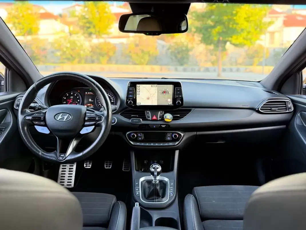 Hyundai i30 2018 - 24950 EUR, 130984 km - 130984km - foto 7 de 17
