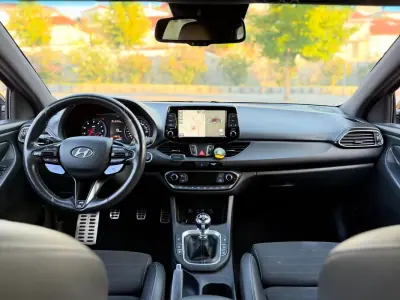 Hyundai i30 2018 - 24950 EUR, 130984 km - 130984km - foto 7 de 17