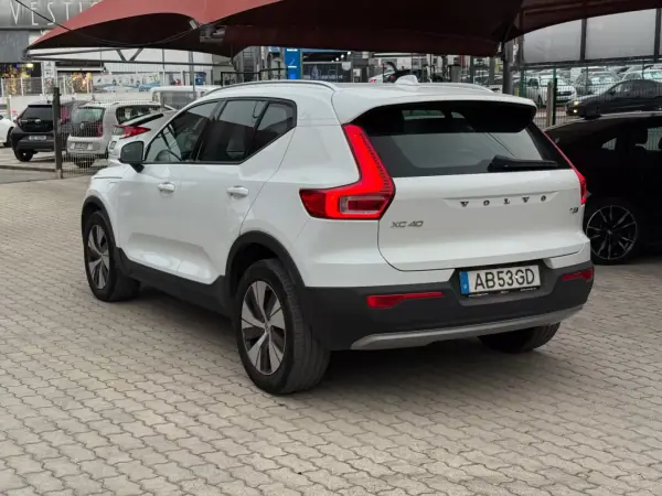 Volvo XC 40 2020 - 26950 EUR, 137000 km - AUTO.MOTO.pt - 137000km - foto 3 de 19