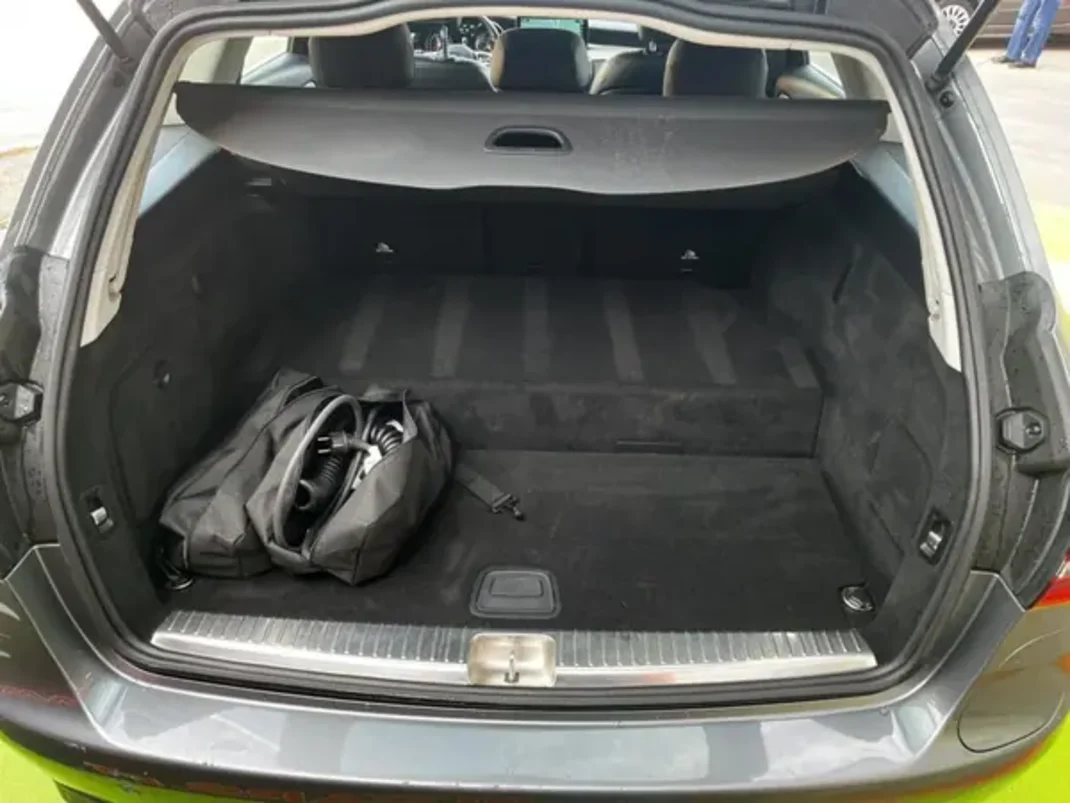 Mercedes-Benz C 300 2020 - 34900 EUR, 159000 km - AUTO.MOTO.pt - 159000km - foto 27 de 27