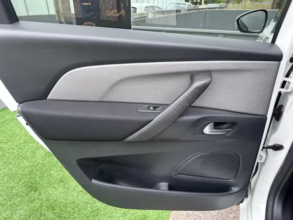Citroën C4 Picasso 2015 - 9250 EUR, 160000 km - AUTO.MOTO.pt - 160000km - foto 57 de 68