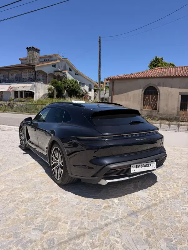 Porsche Taycan Cross Turismo 2022 - 70900 EUR, 58000 km - AUTO.MOTO.pt - 58000km - foto 4 de 5