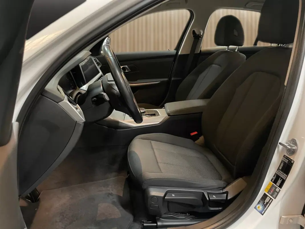 BMW 330e 2019 - 23950 EUR, 154443 km - 154443km - foto 17 de 20