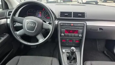 Audi A4 2007 - 5590 EUR, 300000 km - AUTO.MOTO.pt - 300000km - foto 10 de 19