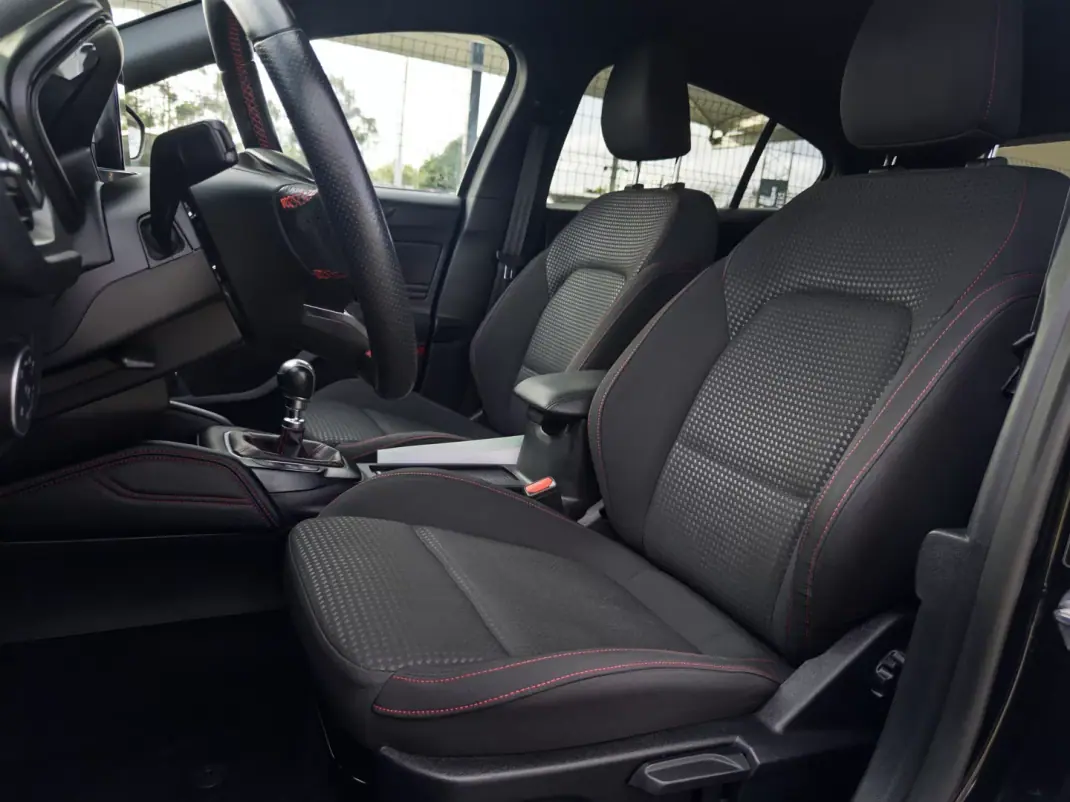 Ford Focus 2020 - 15990 EUR, 97000 km - 97000km - foto 39 de 42