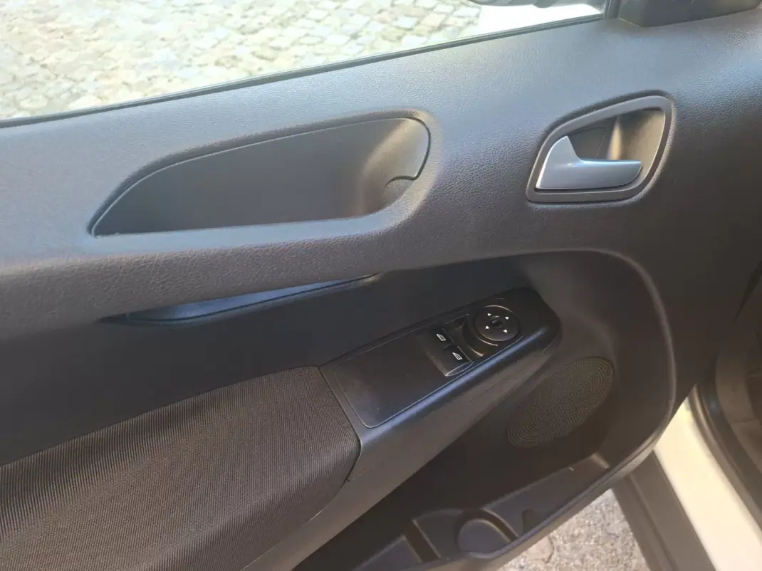 Ford Transit Courier 2021 - 12990 EUR, 88501 km - AUTO.MOTO.pt - 88501km - foto 5 de 15