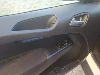 Ford Transit Courier 2021 - 12990 EUR, 88501 km - AUTO.MOTO.pt - 88501km - foto 5 de 15