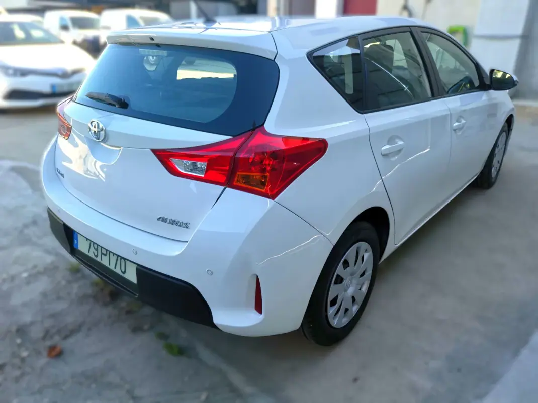 Toyota 2014 - 8500 EUR, 204000 km - 204000km - foto 4 de 10