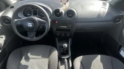 SEAT Ibiza 2008 - 3950 EUR, 125000 km - AUTO.MOTO.pt - 125000km - foto 11 de 23