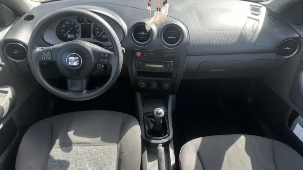 SEAT Ibiza 2008 - 3950 EUR, 125000 km - AUTO.MOTO.pt - 125000km - foto 11 de 23