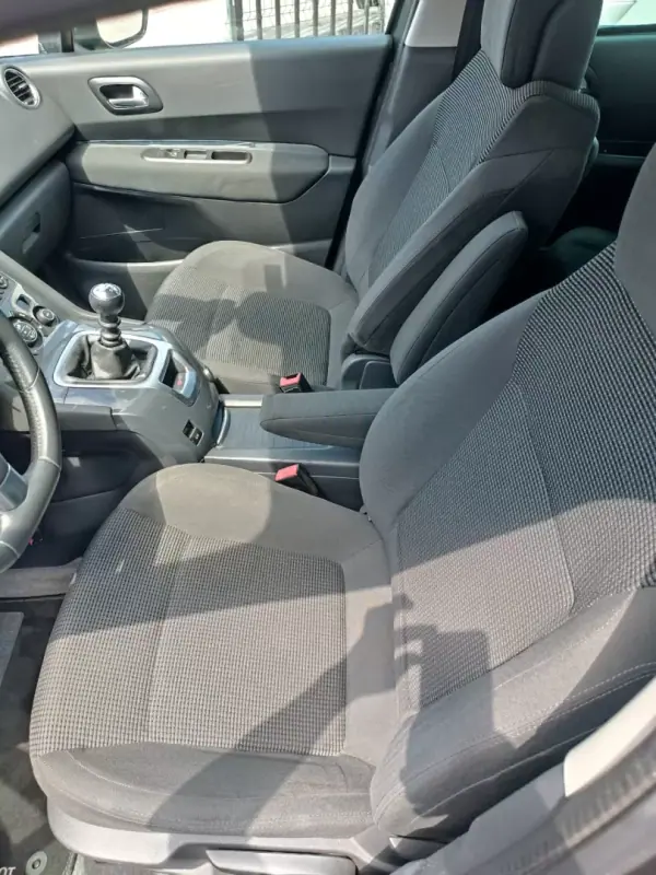 Peugeot 5008 2014 - 5950 EUR, 420000 km - AUTO.MOTO.pt - 420000km - foto 12 de 16