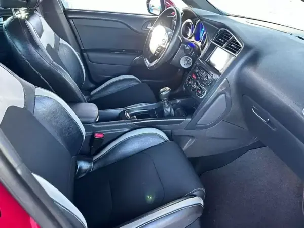 DS DS4 2014 - 11000 EUR, 170000 km - AUTO.MOTO.pt - 170000km - foto 8 de 15