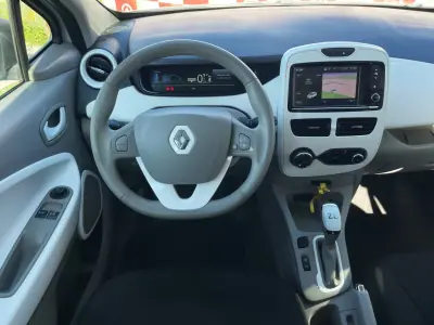 Renault Zoe 2018 - 11490 EUR, 75380 km - AUTO.MOTO.pt - 75380km - foto 7 de 19