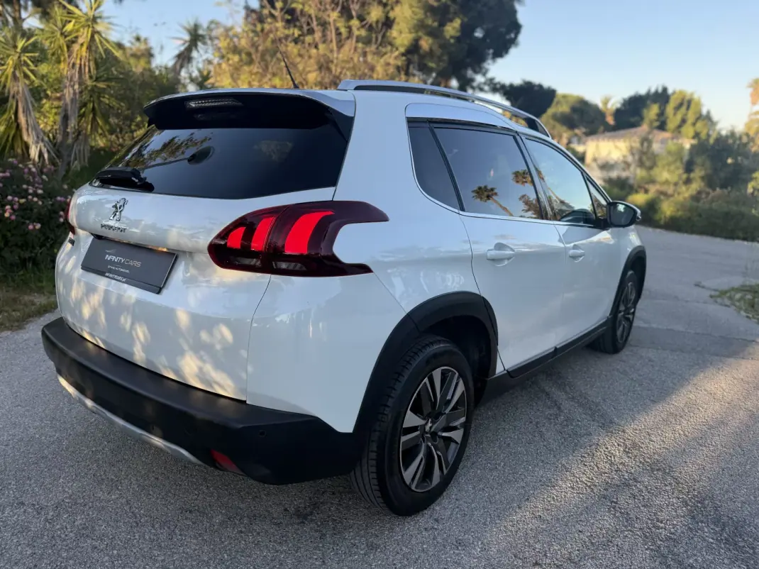 Peugeot 2008 2019 - 10999 EUR, 100000 km - AUTO.MOTO.pt - 100000km - foto 6 de 11