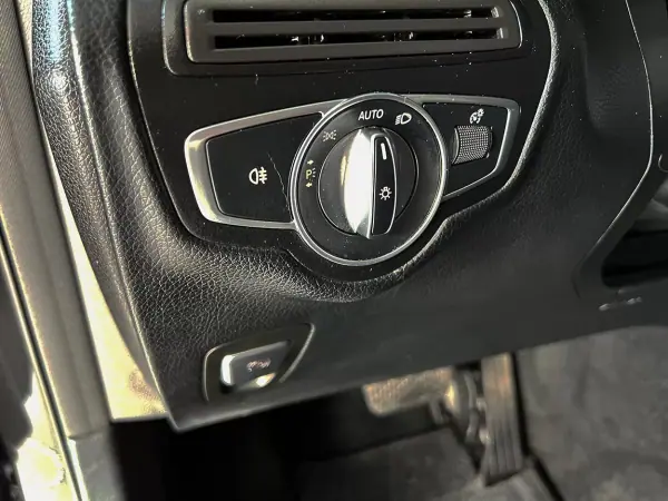 Mercedes-Benz GLC 220 2018 - 35600 EUR, 100274 km - AUTO.MOTO.pt - 100274km - foto 19 de 21