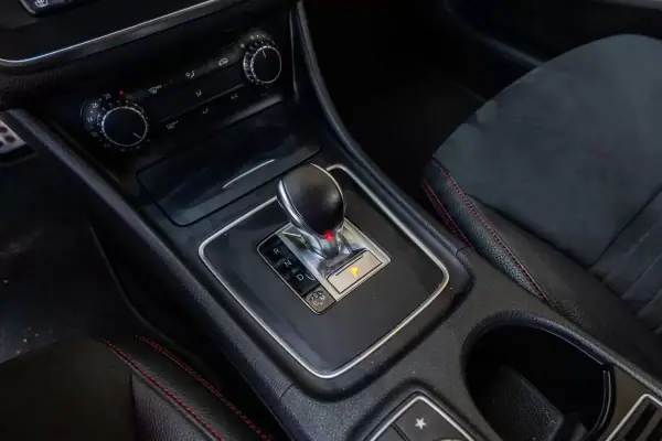 Mercedes-Benz CLA 45 AMG 2015 - 29900 EUR, 90463 km - AUTO.MOTO.pt - 90463km - foto 6 de 14