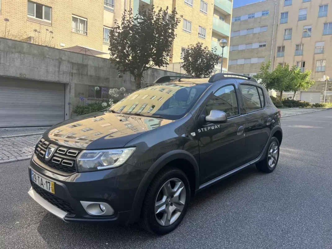Dacia Sandero 2017 - 10950 EUR, 158000 km - AUTO.MOTO.pt - 158000km - foto 3 de 15