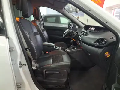 Renault Grand Scénic 2015 - 12990 EUR, 123000 km - AUTO.MOTO.pt - 123000km - foto 15 de 16