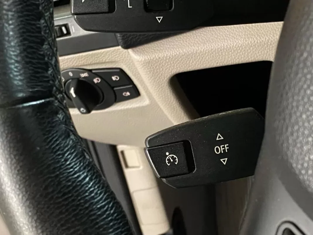 BMW 120 2008 - 12800 EUR, 174000 km - AUTO.MOTO.pt - 174000km - foto 16 de 23