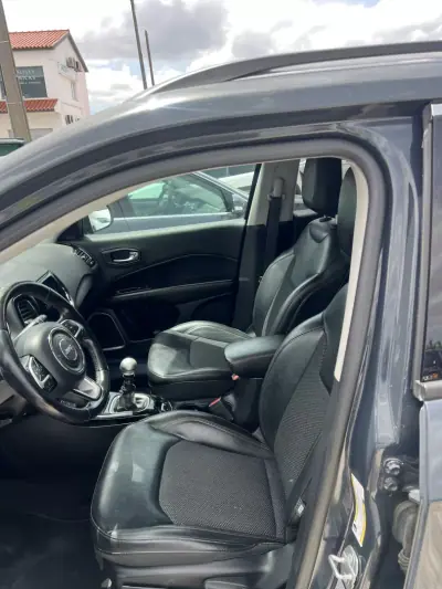 Jeep Compass 2019 - 13450 EUR, 231000 km - AUTO.MOTO.pt - 231000km - foto 6 de 7