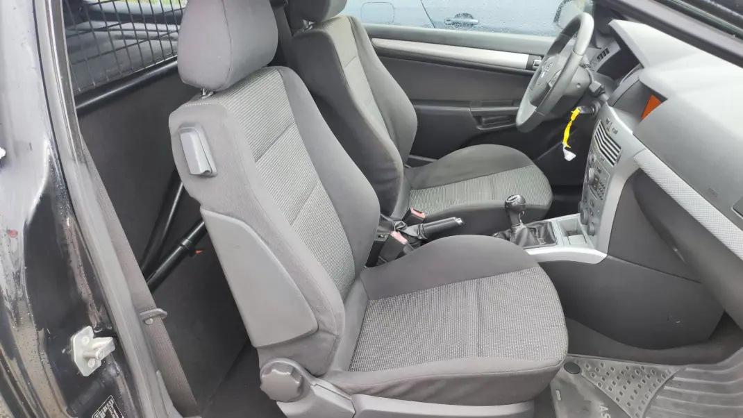 Opel 2010 - 5580 EUR, 219987 km - AUTO.MOTO.pt - 219987km - foto 12 de 20