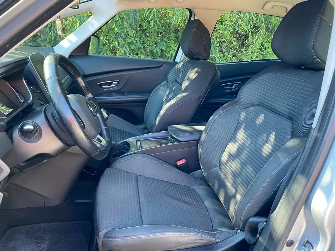 Renault Grand Scénic 2017 - 12950 EUR, 239000 km - AUTO.MOTO.pt - 239000km - foto 17 de 21