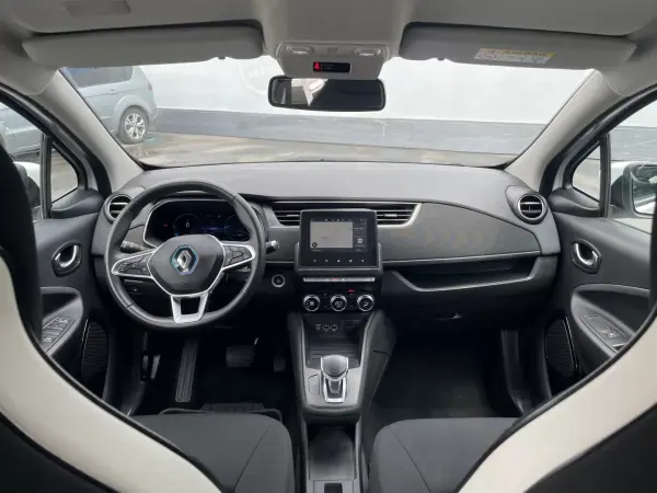 Renault Zoe 2020 - 14800 EUR, 56840 km - AUTO.MOTO.pt - 56840km - foto 15 de 42