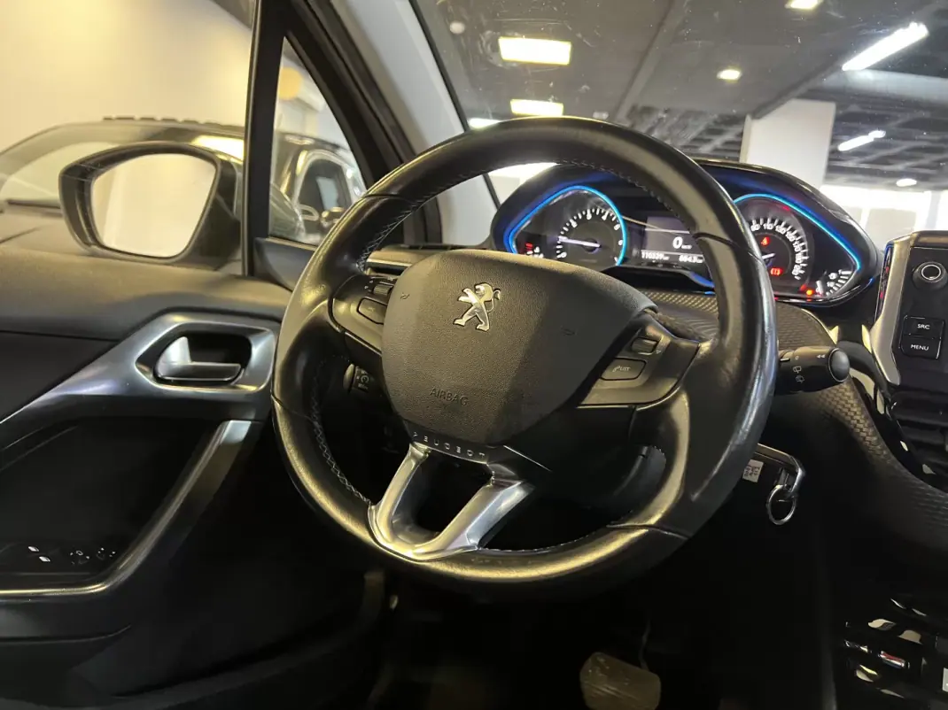 Peugeot 2008 2018 - 11990 EUR, 110000 km - 110000km - foto 26 de 36