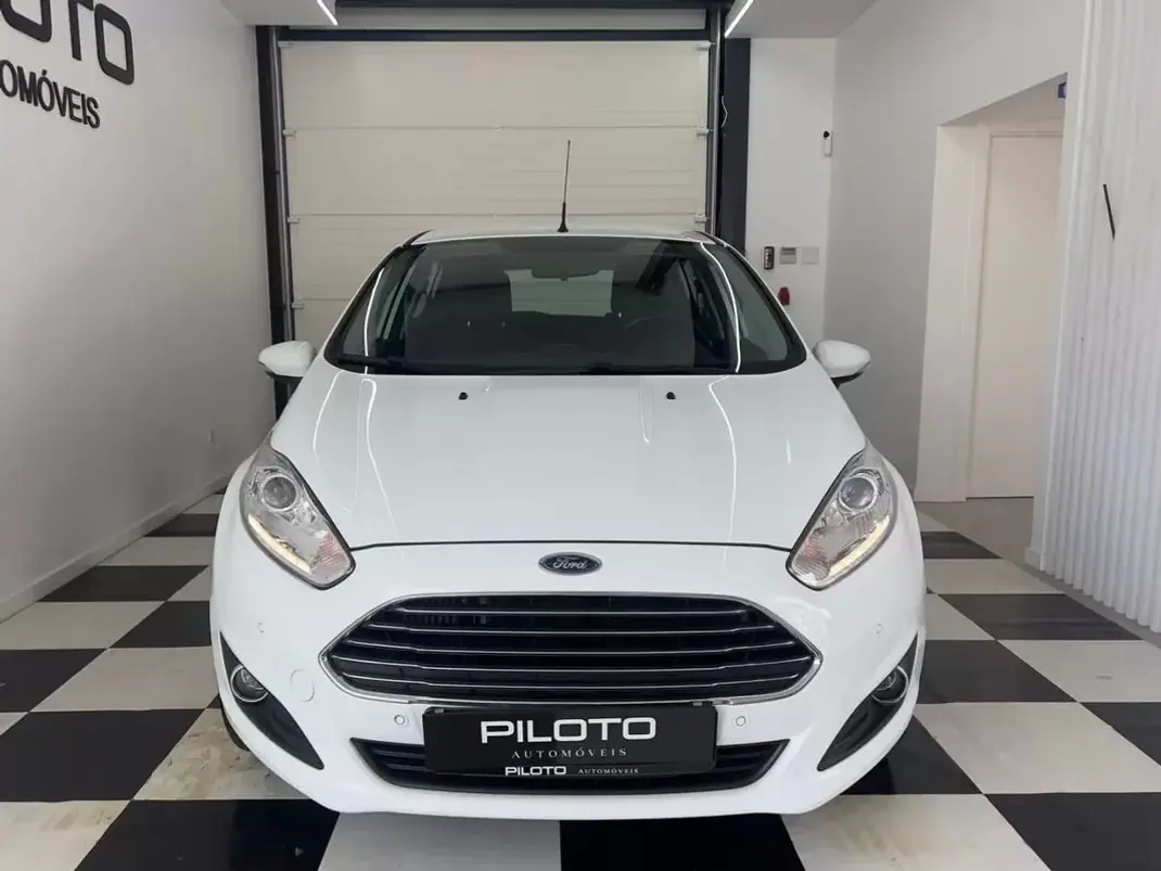Ford Fiesta 2015 - 9990 EUR, 126498 km - AUTO.MOTO.pt - 126498km - foto 2 de 23