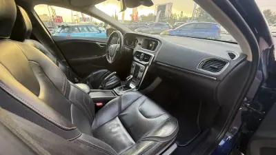 Volvo V40 Cross Country 2015 - 1 EUR, 185000 km - AUTO.MOTO.pt - 185000km - foto 26 de 26