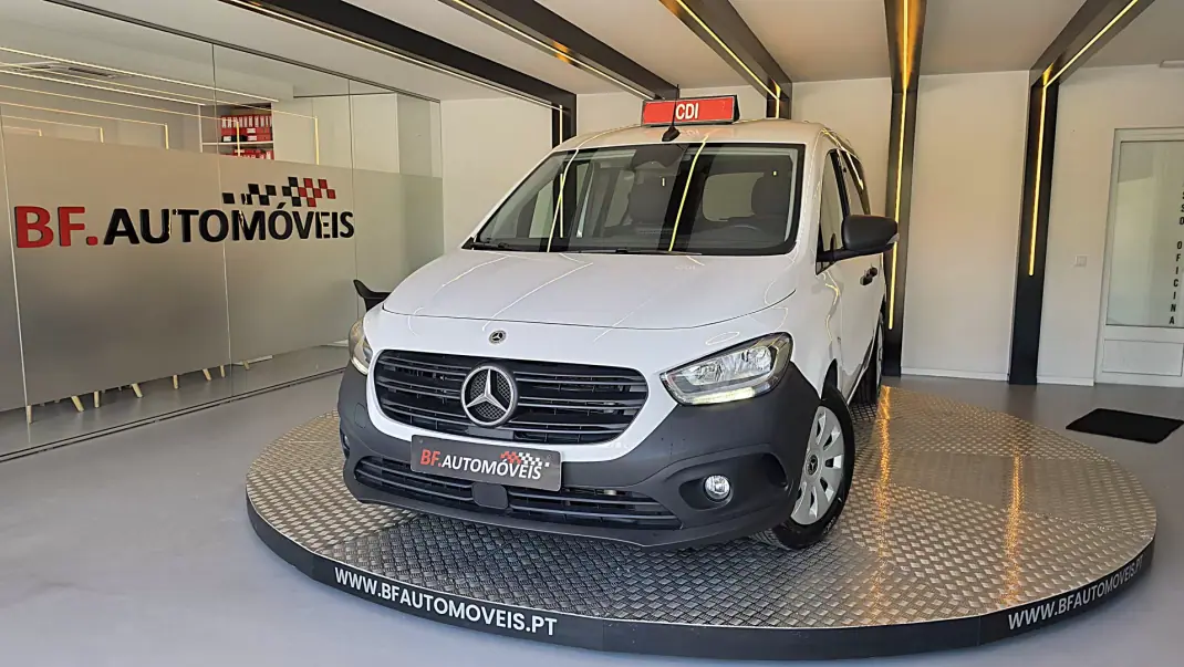 Mercedes-Benz Citan 2025 - 24950 EUR, 10603 km - AUTO.MOTO.pt - 10603km - foto 1 de 50