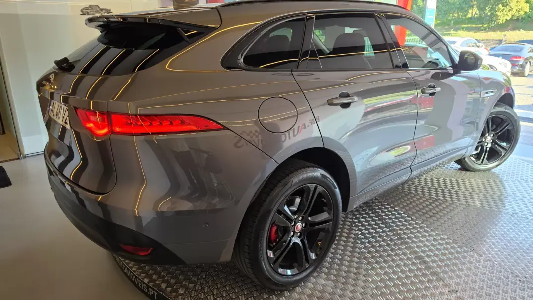 Jaguar F-Pace 2017 - 19500 EUR, 157804 km - 157804km - foto 25 de 74