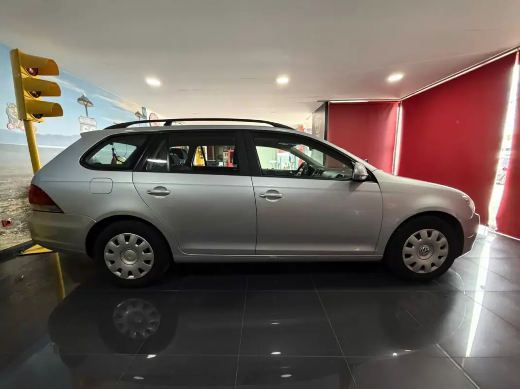 Volkswagen Golf Variant 2011 - 7900 EUR, 284928 km - AUTO.MOTO.pt - 284928km - foto 6 de 19