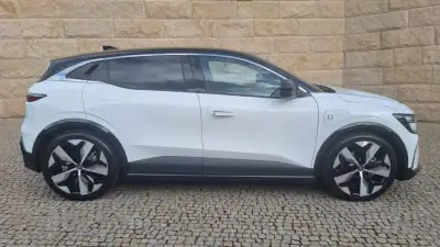 Renault Mégane E-Tech 2024 - 39000 EUR, 15500 km - AUTO.MOTO.pt - 15500km - foto 5 de 33