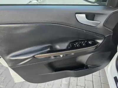 Alfa Romeo Giulietta 2015 - 13500 EUR, 148000 km - AUTO.MOTO.pt - 148000km - foto 44 de 49