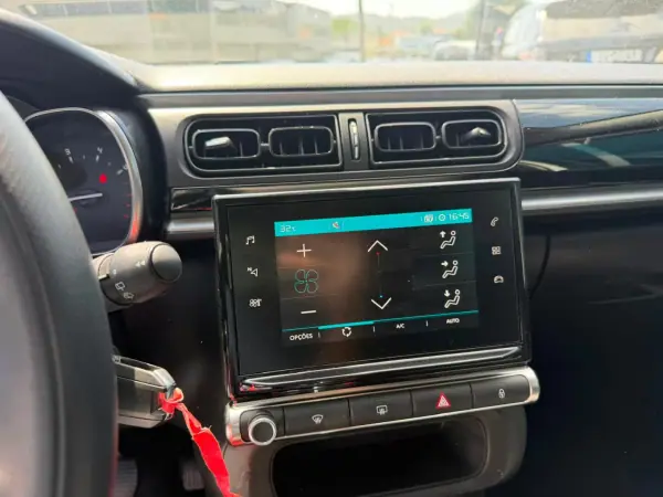 Citroën C3 2019 - 12900 EUR, 156000 km - AUTO.MOTO.pt - 156000km - foto 9 de 10