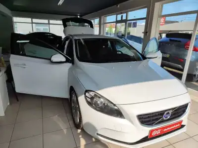 Volvo V40 2013 - 8350 EUR, 298100 km - AUTO.MOTO.pt - 298100km - foto 16 de 33