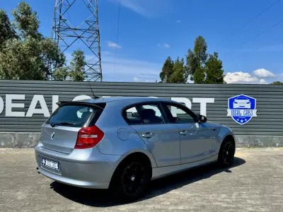 BMW 118 2010 - 10950 EUR, 220000 km - AUTO.MOTO.pt - 220000km - foto 10 de 22