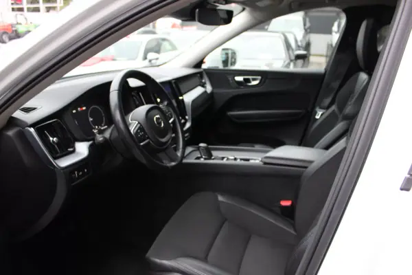 Volvo XC 60 2021 - 31900 EUR, 121360 km - AUTO.MOTO.pt - 121360km - foto 5 de 22