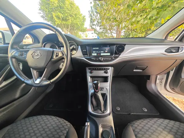 Opel Astra 2020 - 12000 EUR, 118000 km - AUTO.MOTO.pt - 118000km - foto 10 de 15