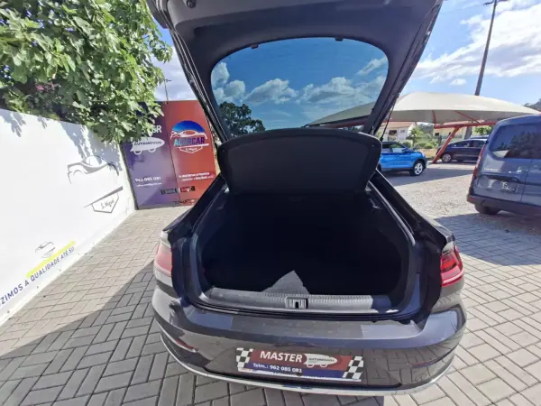 Volkswagen Arteon 2019 - 24750 EUR, 92519 km - AUTO.MOTO.pt - 92519km - foto 17 de 42