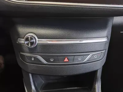 Peugeot 308 SW 2018 - 8950 EUR, 229000 km - AUTO.MOTO.pt - 229000km - foto 32 de 37